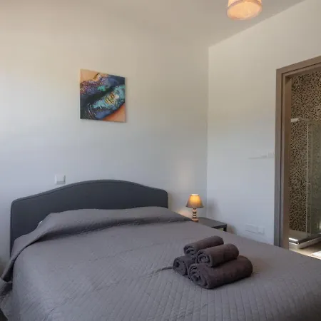 Townhouse Chamomile - 2br Coastal Retreat Near Coralia Peyia