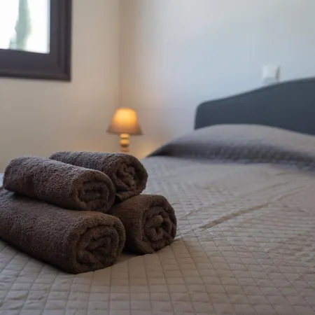 Townhouse Chamomile - 2br Coastal Retreat Near Coralia Case de vacanță Peyia