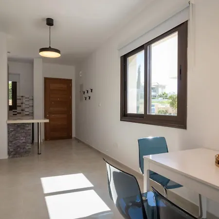 Townhouse Chamomile - 2br Coastal Retreat Near Coralia Peyia