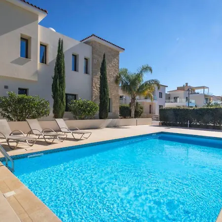 Townhouse Chamomile - 2br Coastal Retreat Near Coralia