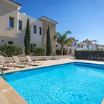 Townhouse Chamomile - 2br Coastal Retreat Near Coralia