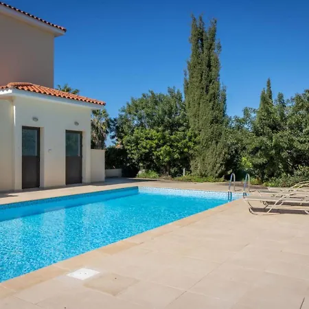 Townhouse Chamomile - 2br Coastal Retreat Near Coralia Peyia