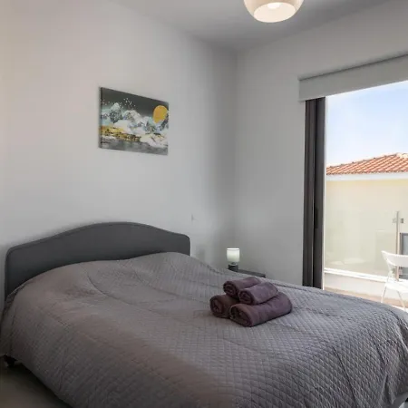 Townhouse Chamomile - 2br Coastal Retreat Near Coralia Ferienhaus Peyia