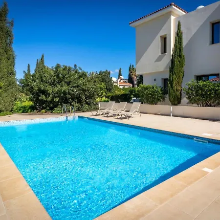 Townhouse Chamomile - 2br Coastal Retreat Near Coralia Peyia