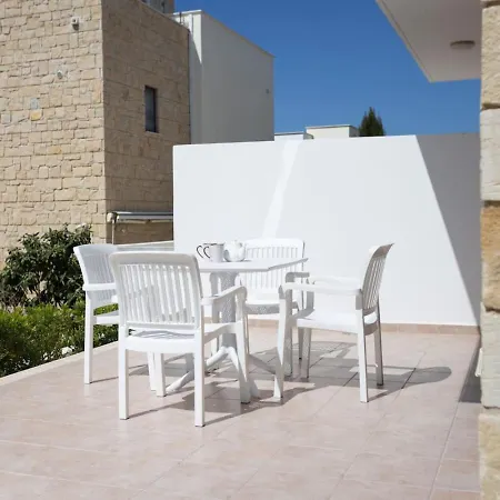 Townhouse Chamomile - 2br Coastal Retreat Near Coralia Peyia