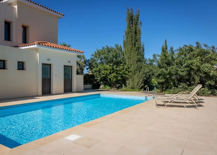 Townhouse Chamomile - 2br Coastal Retreat Near Coralia Peyia