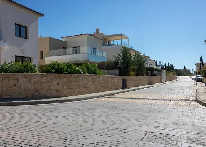 Townhouse Chamomile - 2br Coastal Retreat Near Coralia