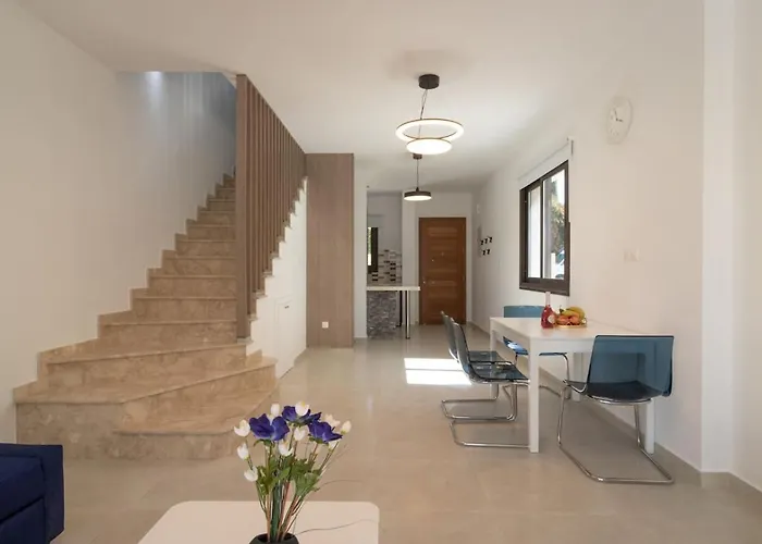 Townhouse Chamomile - 2br Coastal Retreat Near Coralia * Peyia