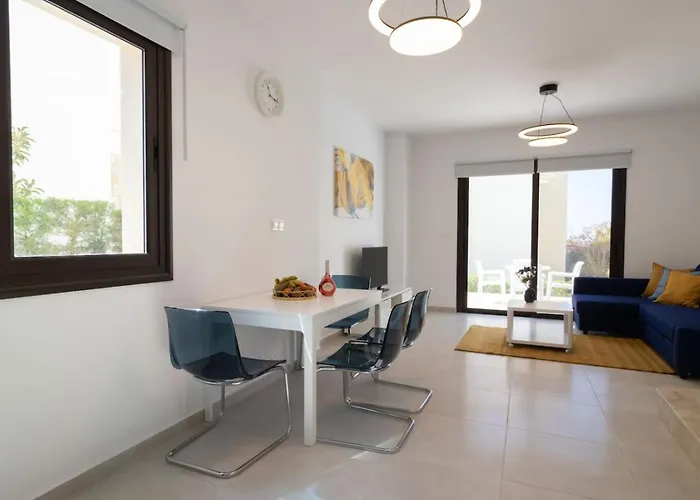 Townhouse Chamomile - 2br Coastal Retreat Near Coralia