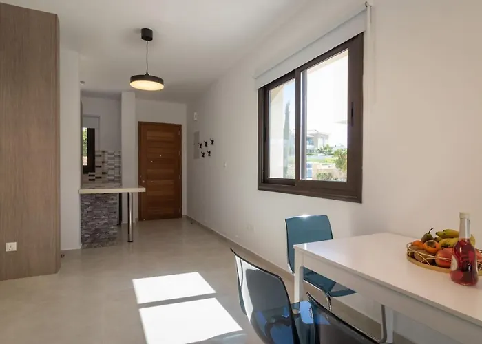 Townhouse Chamomile - 2br Coastal Retreat Near Coralia Peyia