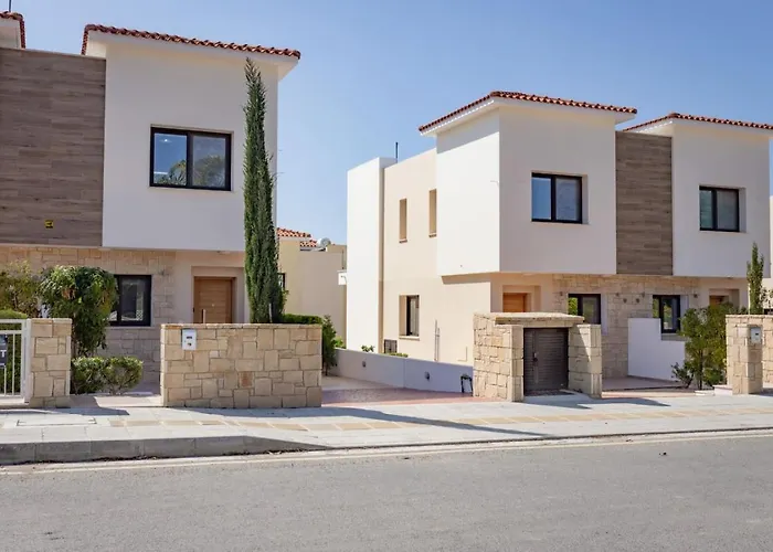 Townhouse Chamomile - 2br Coastal Retreat Near Coralia Peyia